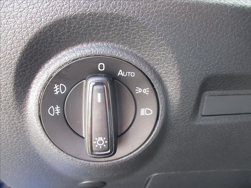 Škoda Fabia 1,0 TSI Black, servis,1.maj,CZ - fotka 31 z 39