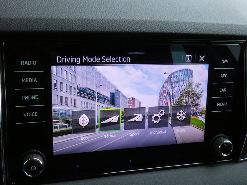 Škoda Karoq FL 4x4 Style 2.0 TDI /110kW 7s - fotka 27 z 28