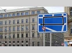 Kuriózní a vtipné značení na českých silnicích.
