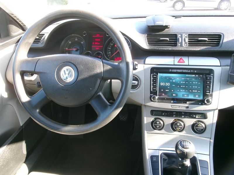 Volkswagen Passat (2007) 2,0TDI 103kW AC TEMP HF - fotka 20 z 25
