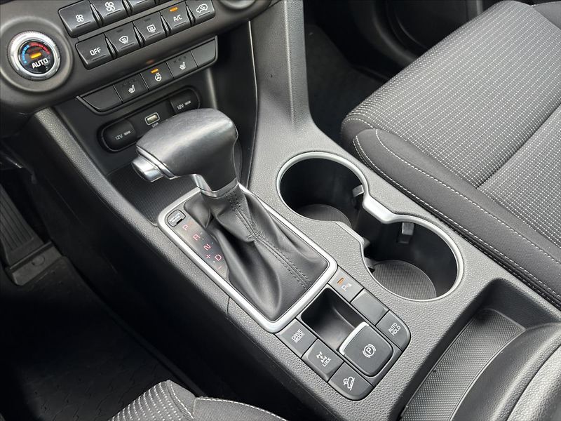 Kia Sportage 1,6 i AT 4x4 TOP ZÁRUKA TAŽNÉ - fotka 25 z 39