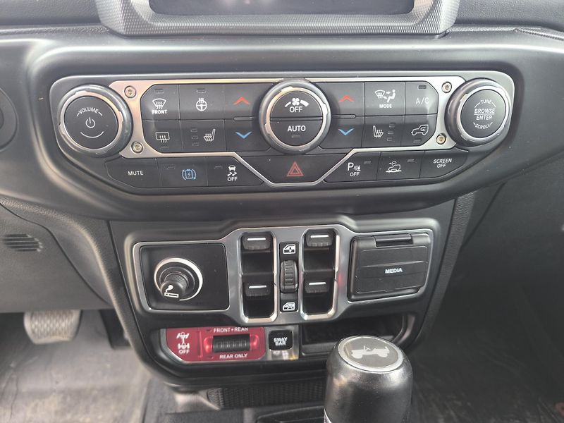 Jeep Wrangler (2022) 2.0 PHEV,4x4,ČR,SERVISN9 KN - fotka 21 z 38