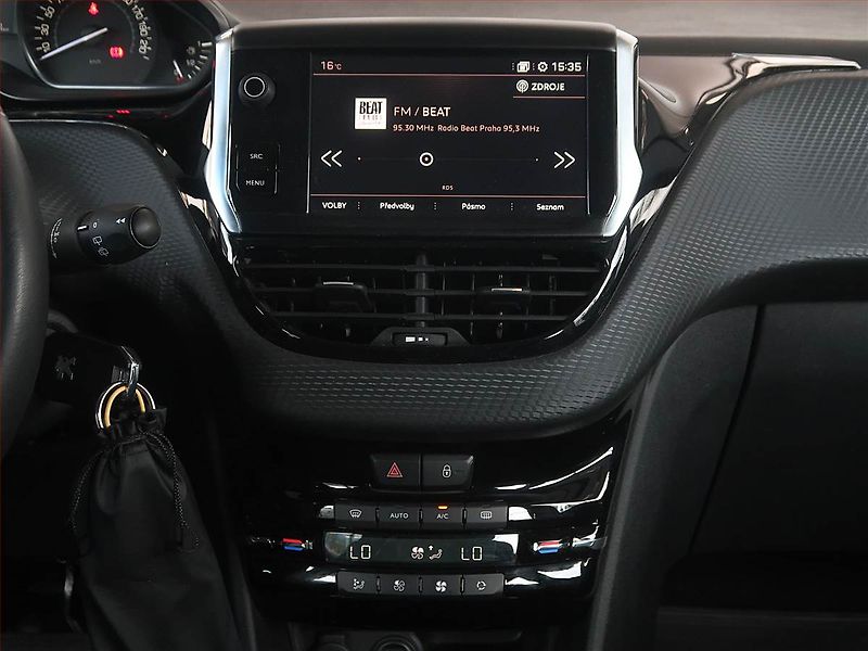 Peugeot 2008 (2018) 1.2 PureTech, Automat - fotka 12 z 16