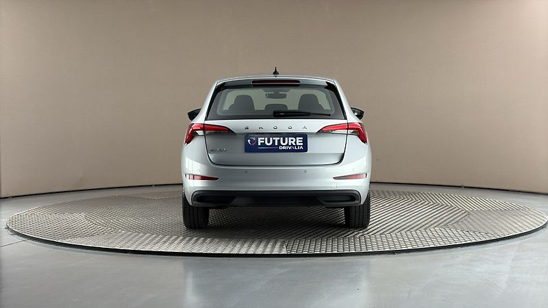 Škoda Scala 1.0 TSI Ambition - fotka 5 z 23