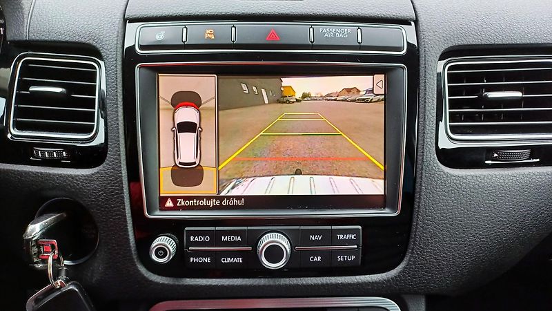 Volkswagen Touareg 3.0 TDI 193kW R-LINE-WEBASTO- - fotka 48 z 50