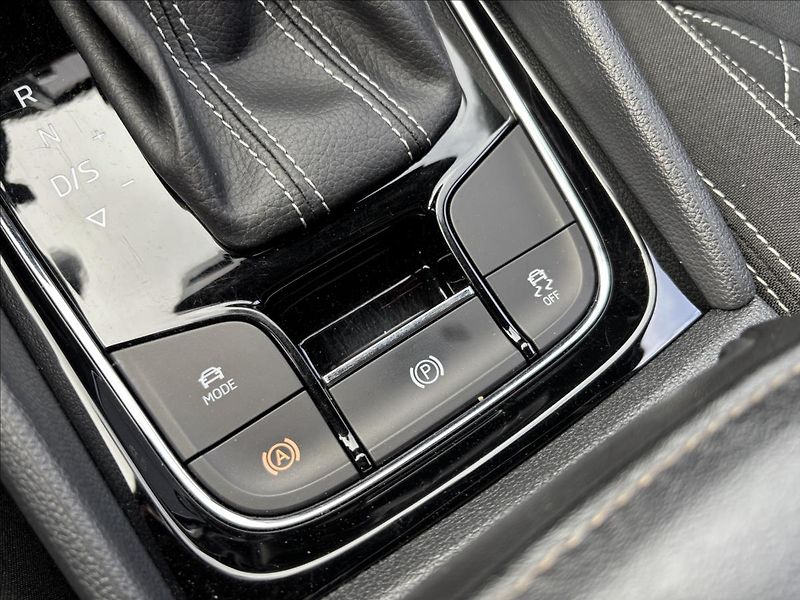 Škoda Karoq 2,0 TDI Sportline DSG ČR - fotka 33 z 41