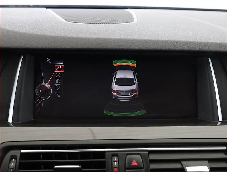 BMW Řada 5 (2016) 520d xDrive, 4X4, Automat, ČR - fotka 15 z 20