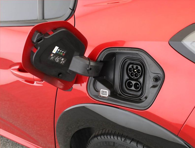 Peugeot 208 (2021) e-GT 50 kWh, SoH 99%, Automat - fotka 23 z 24