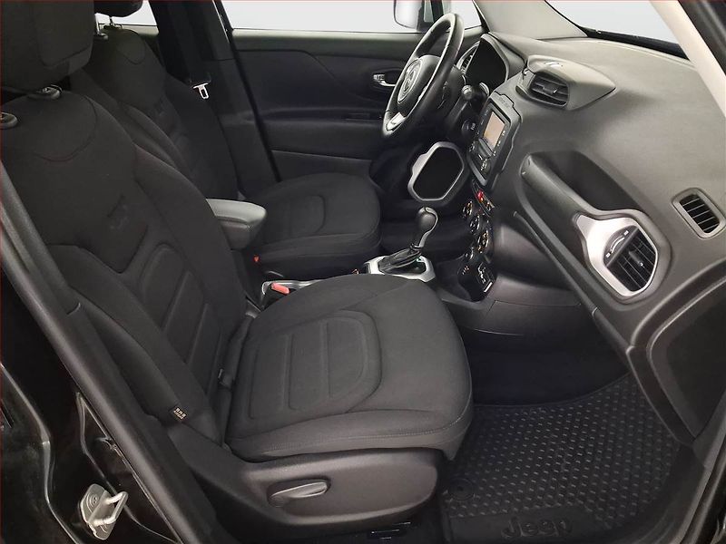 Jeep Renegade (2016) Limited 1.4 MultiAir, 4X4 - fotka 9 z 20