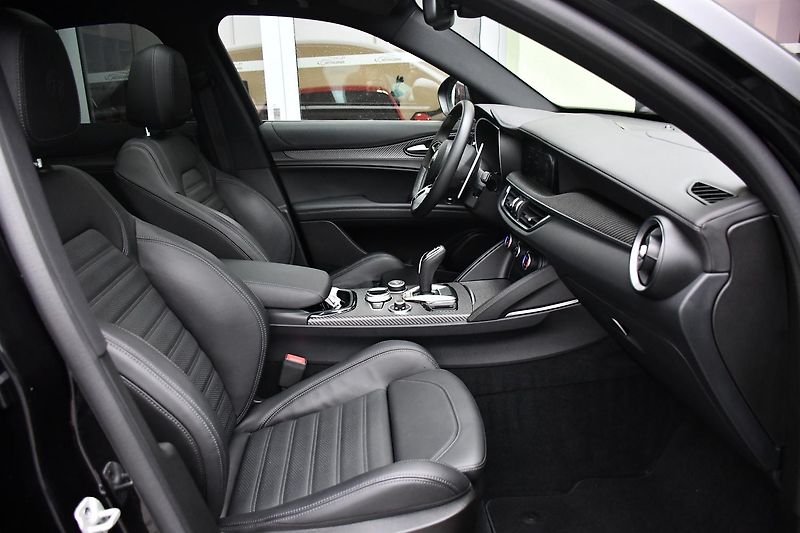 Alfa Romeo Stelvio 2.9V6 Bi-T.382 kW QUADRIFOGLIO - fotka 17 z 46