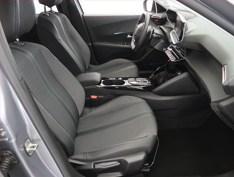 Peugeot 2008 (2022) Allure 1.2 PureTech, Automat - fotka 9 z 25