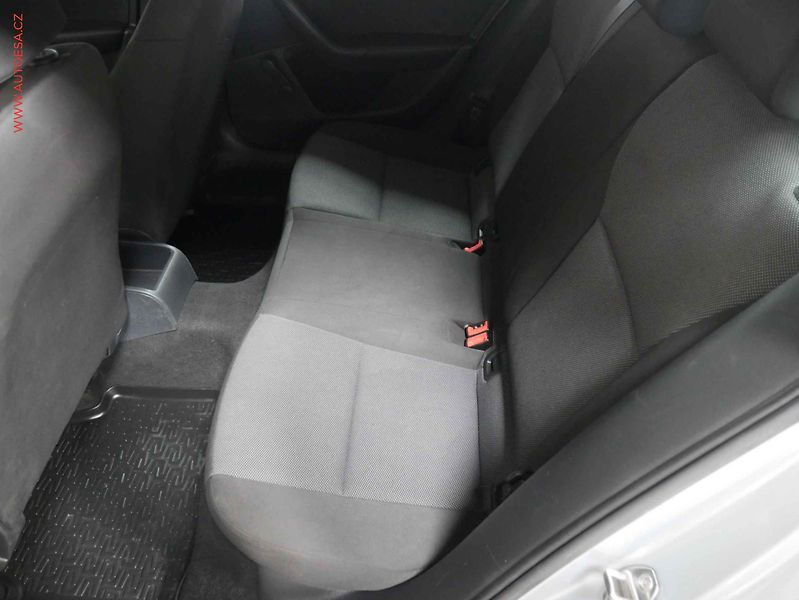 Škoda Octavia (2015) 1.6 TDi, ČR, AC - fotka 10 z 16