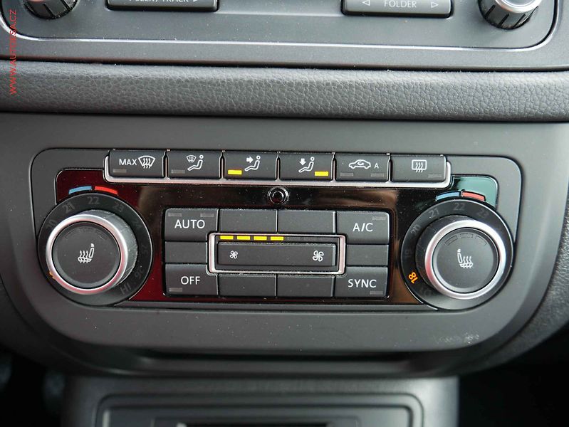 Volkswagen Tiguan (2012) 1.4 TSi, xenon, autoAC - fotka 16 z 18