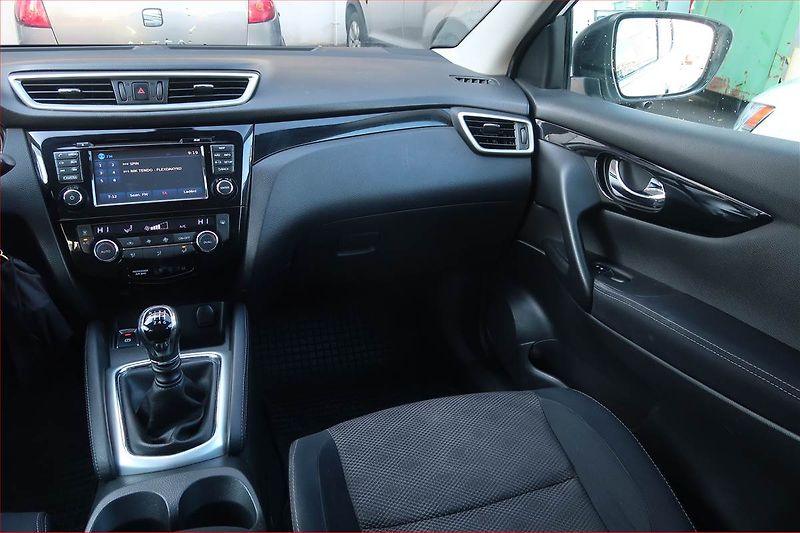 Nissan Qashqai (2014) 1.5 dCi, Navi, Tempomat - fotka 8 z 15