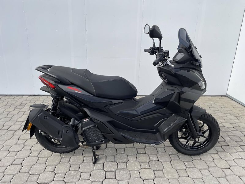 Aprilia (2026) SR GT 200 EU5+ - fotka 2 z 11