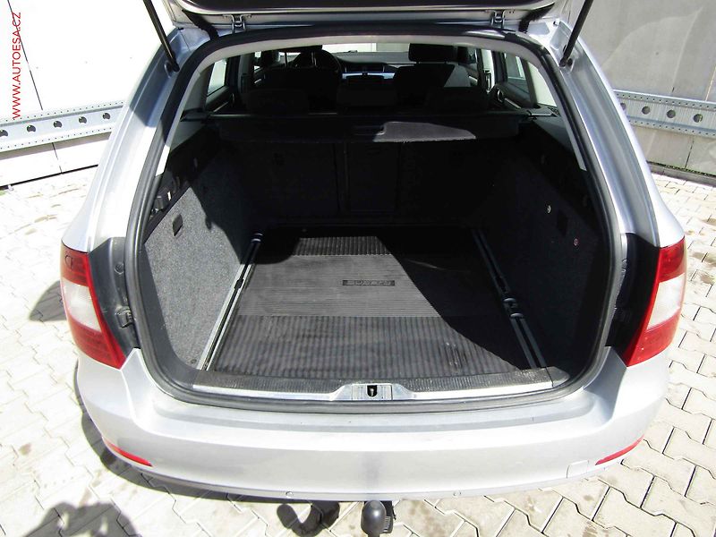 Škoda Superb (2010) 2.0 TDi, Ambition, TZ, xenon - fotka 7 z 20