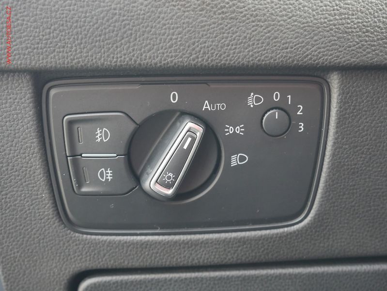 Volkswagen Passat (2015) 2.0TDi, AC, LED, park.asist - fotka 19 z 24
