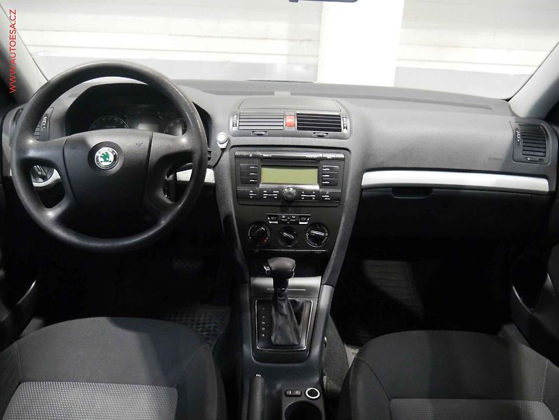 Škoda Octavia (2006) 1.6i, ČR, Ambiente - fotka 8 z 17