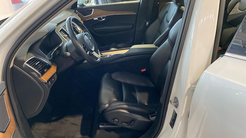 Volvo XC90 INSCRIPTION, B5 AWD, 173+10 kW - fotka 6 z 31