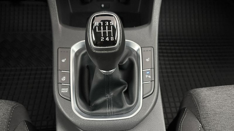 Hyundai i30 1.5 T-GDI Smart Kombi - fotka 21 z 23