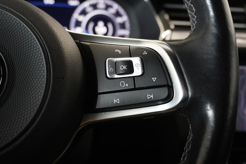 Volkswagen Arteon (2017) 2.0 TDI 140kW R-LINE  DSG 7 - fotka 18 z 38