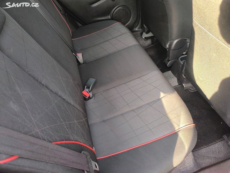 Mazda 2 1,3i,KRÁSNÁ,SERVISKA,70KM,1MAJ - fotka 6 z 22