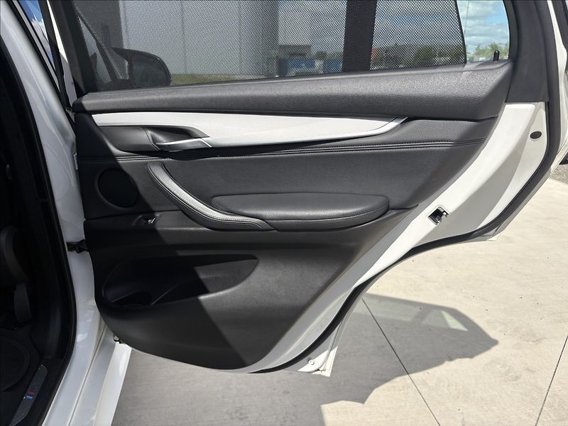 BMW X5 M paket X DRIVE 3,0 D - fotka 31 z 38