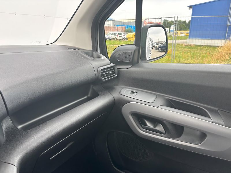 Toyota ProAce City Verso 1.2T 110k Short Business - fotka 20 z 22
