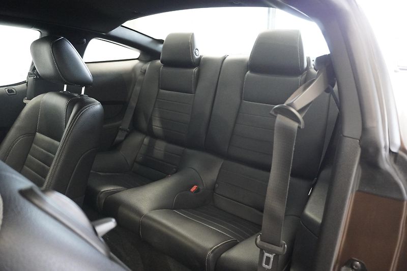 Ford Mustang 3.7i V6 TOP STAV a SERVIS - fotka 14 z 38
