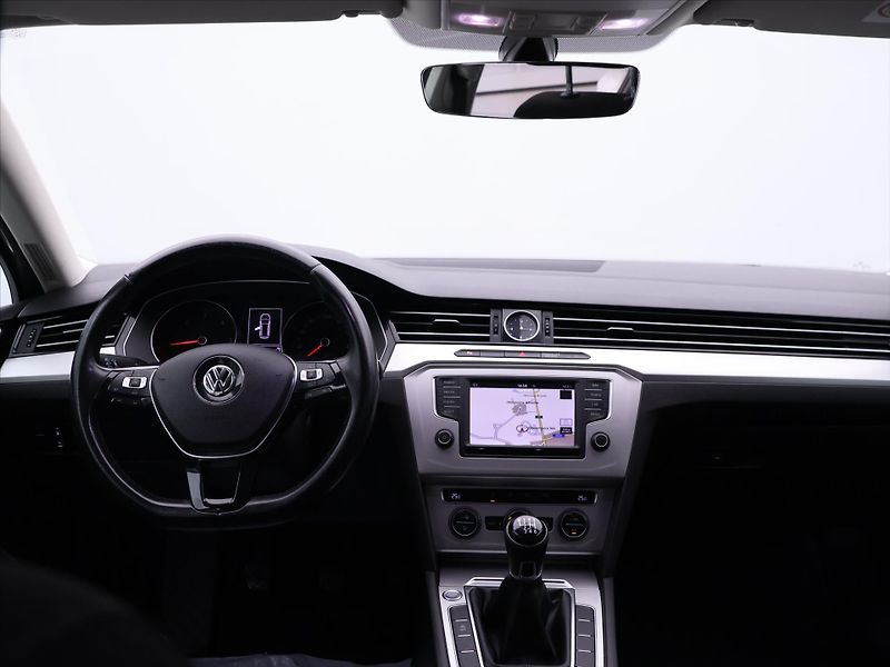 Volkswagen Passat 1,6 TDI Comfortline LED - fotka 24 z 32