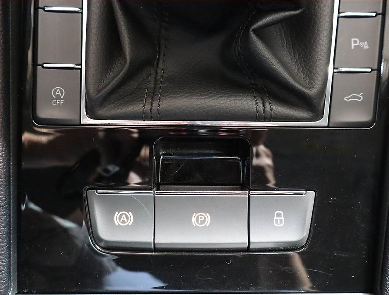 Škoda Superb (2015) Style 1.8 TSI, Bi-Xenony - fotka 13 z 21