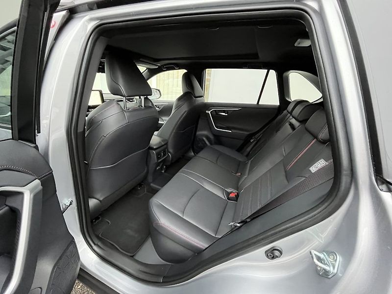 Toyota RAV4 2.5 TNGA PHEV Executive JBL - fotka 8 z 28