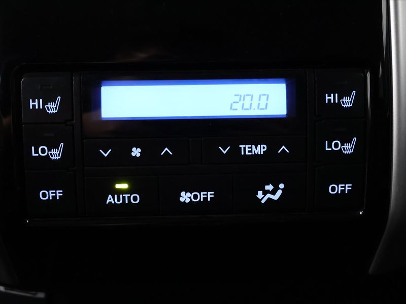 Toyota Land Cruiser 2,8 D-4D 150KW CZ 1.MAJ 4X4 - fotka 32 z 40