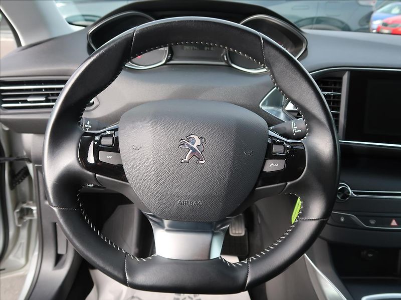 Peugeot 308 2,0 BHDi,110kW,NovéČR,DPH - fotka 15 z 23