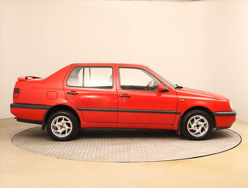Volkswagen Vento (1997) 1.8, ČR,1.maj, nová STK - fotka 6 z 14