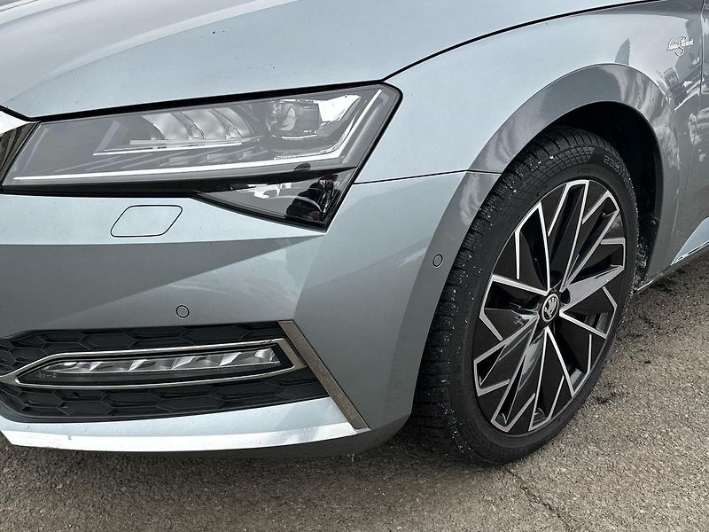 Škoda Superb iV L&K 1.4 TSI HYBRID PHEV - fotka 17 z 23
