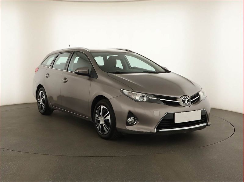 Toyota Auris (2013) 1.6 Valvematic, Serv.kniha - fotografie inzerátu