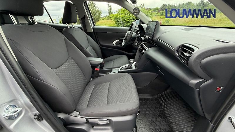 Toyota Yaris Cross 1.5L HEV CVT  Comfort - fotka 16 z 25