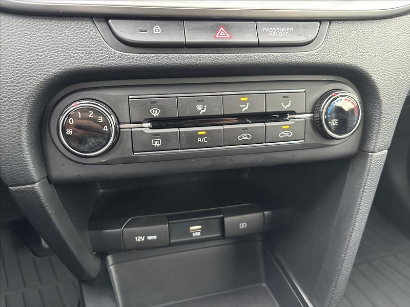 Kia Ceed 1,4 TGDi 103kW Fresh ZÁRUKA - fotka 20 z 33
