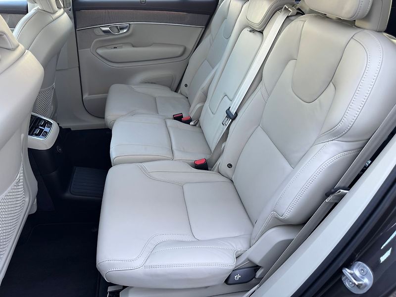 Volvo XC90 PLUS T8, 360°,VZDUCH, VENTILAC - fotka 14 z 23
