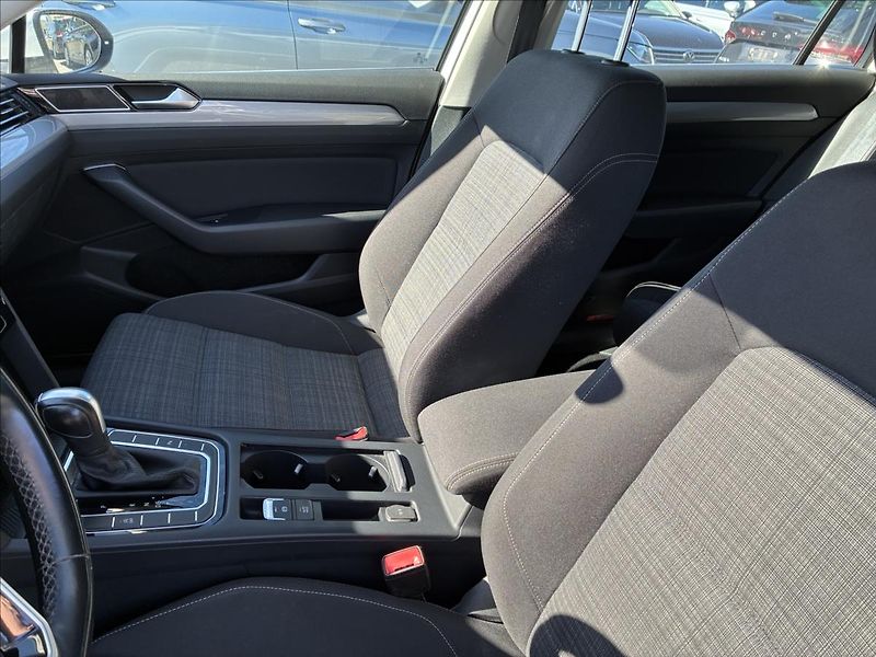 Volkswagen Passat 2,0 TDI TAŽNÉ KAMERA KEYLESS - fotka 10 z 26