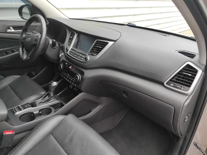 Hyundai Tucson 2.0 CRDI 136KW Style 4x4 - fotka 23 z 45