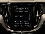 Volvo XC60 B4 AWD MOMENTUM AUT REZERVACE - náhled 33