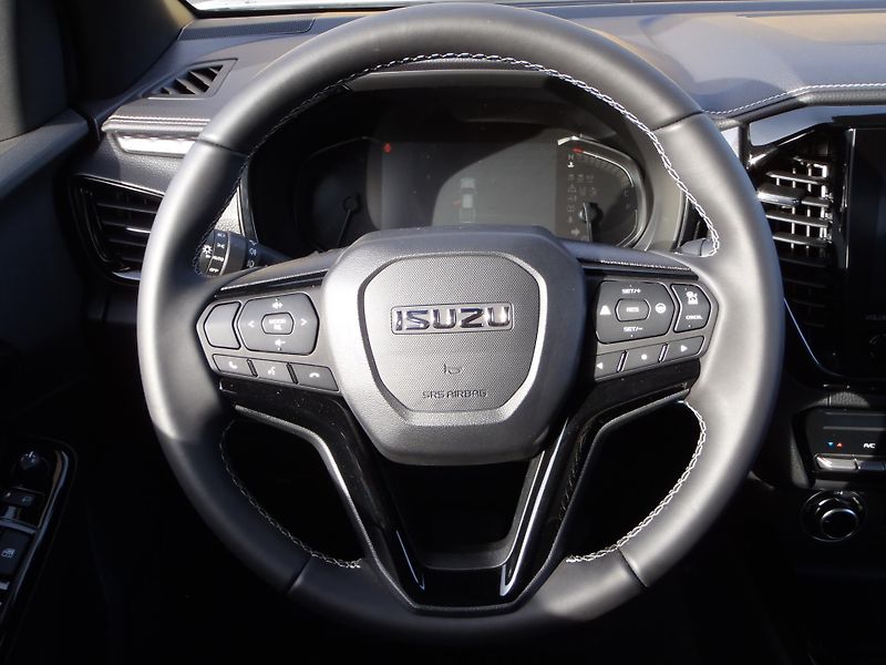 Isuzu D-Max Double Cab V-CROSS 4x4 - fotka 14 z 27