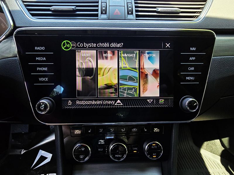 Škoda Superb 2.0TDi110KW DSG STYLE EXTRA ČR - fotka 32 z 43