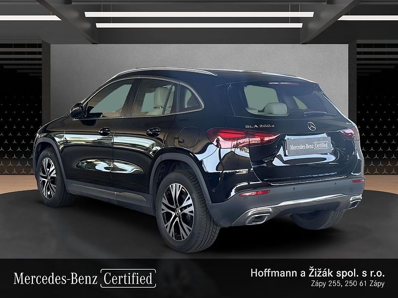 Mercedes-Benz GLA 200d 4MATIC - fotka 7 z 19