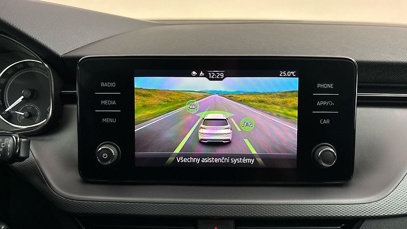 Škoda Kamiq 1.5 TSI Ambition - fotka 24 z 24