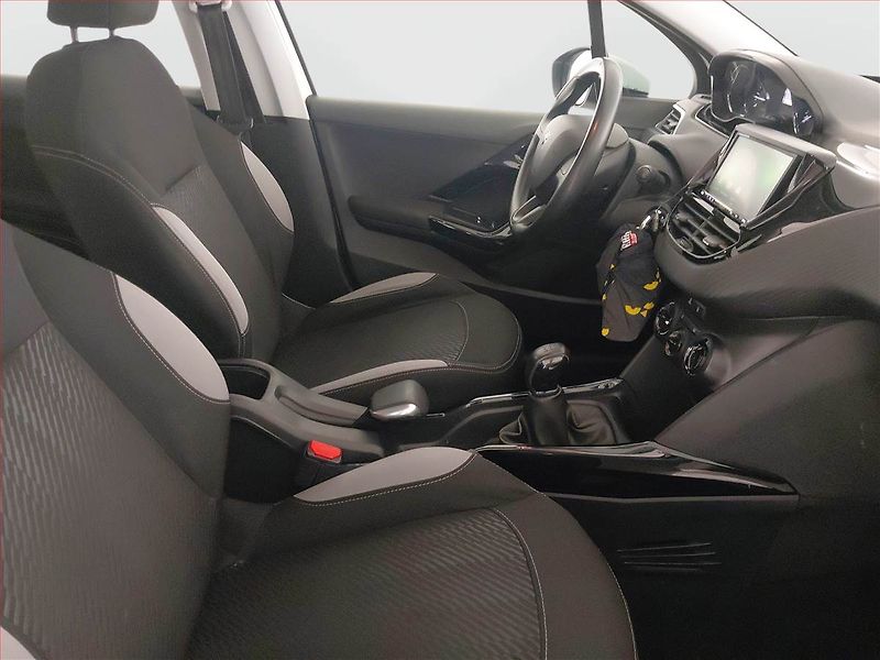 Peugeot 2008 (2014) Active 1.2 PureTech - fotka 9 z 16