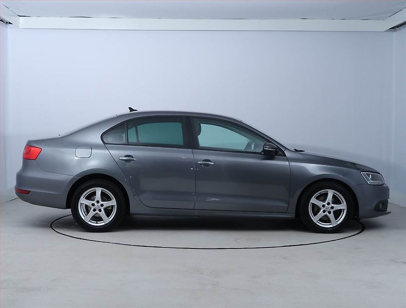 Volkswagen Jetta (2011) 1.4 TSI, Automat, Serv.kniha - fotka 6 z 19