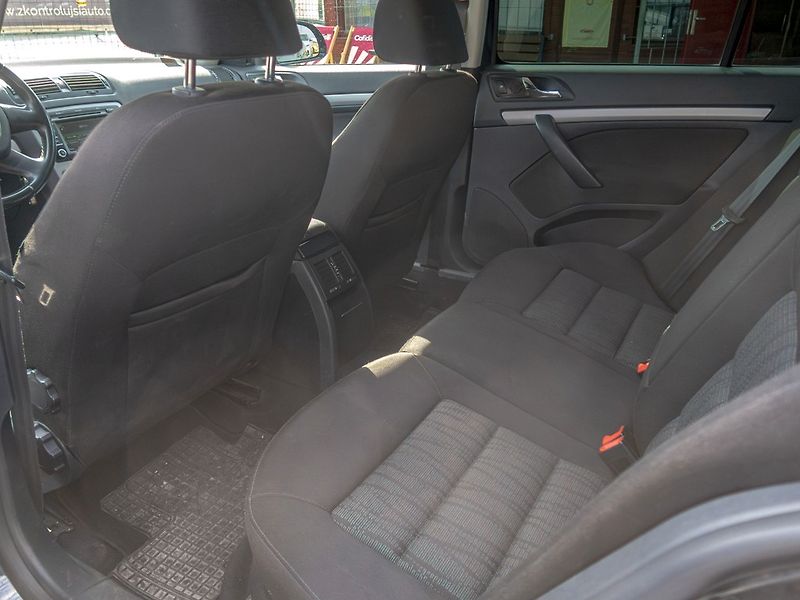 Škoda Octavia (2011) 1.2T 77KW – VÝBAVA - fotka 32 z 41